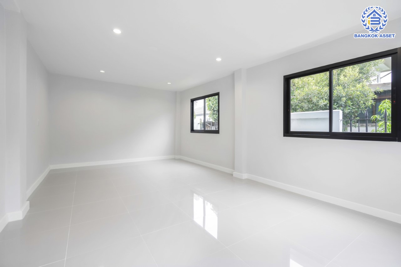 บ้านมือสองตกแต่งใหม่ ม.ศุภาลัย ออร์คิดปาร์ค2 ปิ่นเกล้า-ใกล้ถ.กาญจนาภิเษก หลังใหญ่ตกแต่งหรูหรา เนื้อที่ 85 ตร.ว. ฟังก์ชัน 4 ห้องนอน 4 ห้องน้ำ 1 ห้องแม่บ้าน จอดรถได้ 2 คัน บนทำเลเดินทางสะดวก เชื่อมต่อหลายเส้นทาง และเดอะมอลล์บางแค ทางด่วน "กาญจนาภิเษก" และรถไฟฟ้า "สถานีภาษีเจริญ"